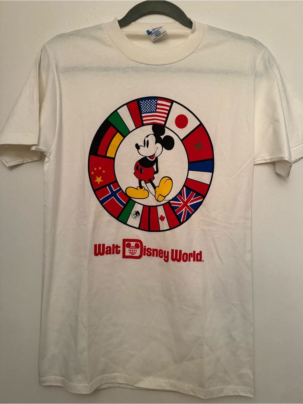 Vintage 1980s Disney World Epcot Flags T-shirt